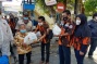 Relawan Task Force Covid-19 Pemuda Pancasila Surabaya Gelar Penyemprotan Disinfektan dan Pembagian Sembako