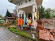 Rumah Zakat  Mendistribusikan Terpal dan Karpet Bagi Penyintas Gempa Bumi Malang